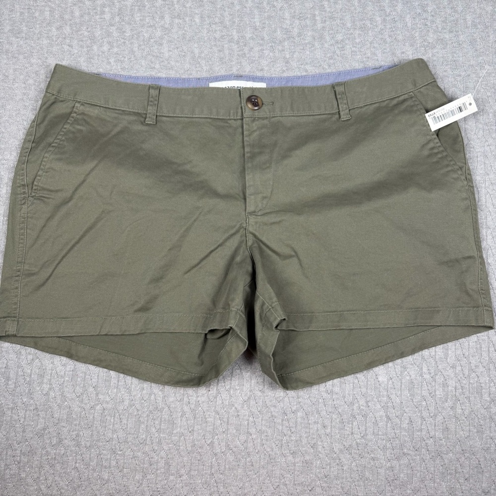 Amazon Essentials Women’s Green Shorts NWT 14